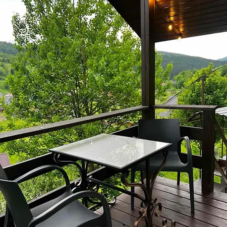 файна хата 4 Ferienhaus Synevyrsʼka Polyana